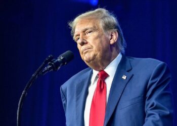 Trump, Yüksek Mahkeme kararının ardından küresel yüzde 10 tarife uygulayacağını açıkladı